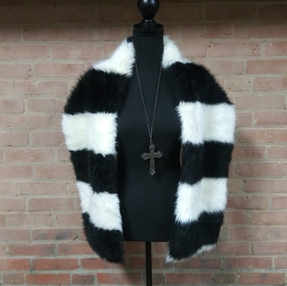 H&M | Colorblocked Fur Wrap Scarf
